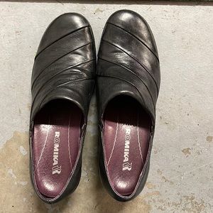 Used WOMENS Tomika shoe with heel